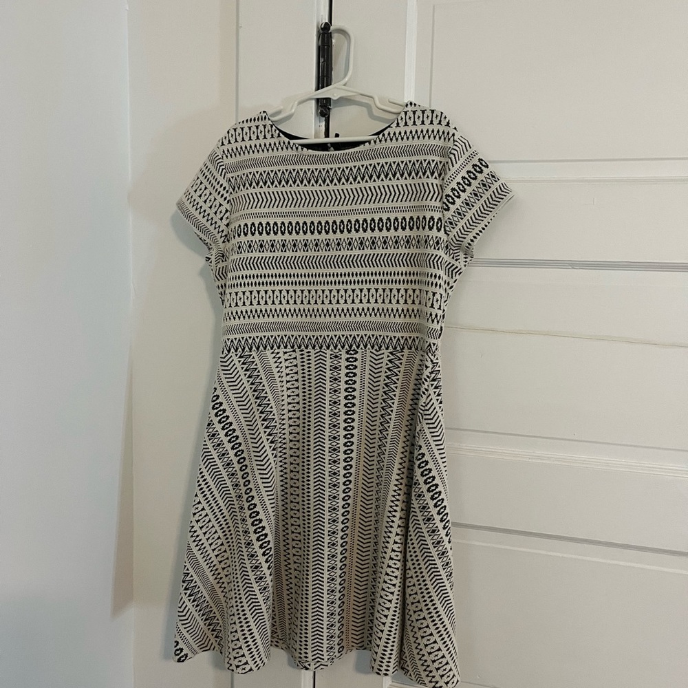 NWOT black and white patterned Zara girls dress